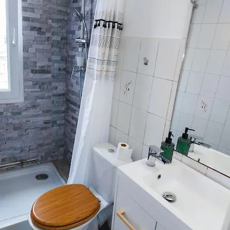 Le - Petit Dejeuner, Netflix, Jacuzzi Apartment
